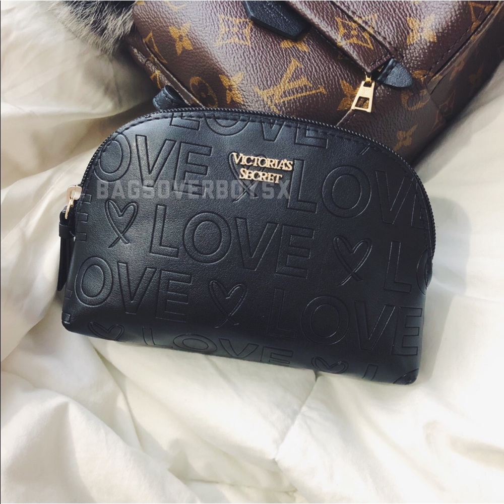 VICTORIAS SECRET LOVE CLUTCH